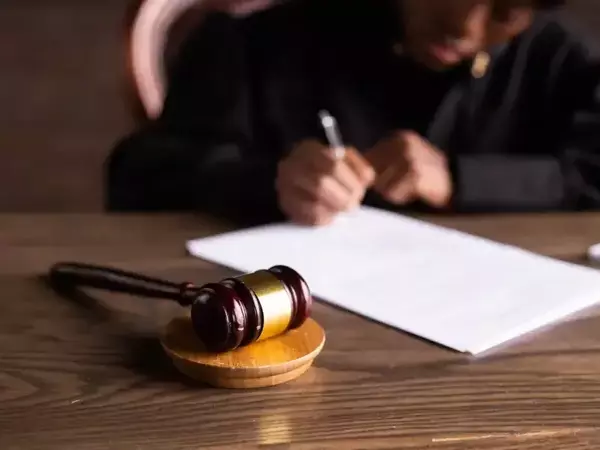 Окръжна прокуратура - Силистра привлече към наказателна отговорност 44- годишна жена за извършен от нея опит за убийство на мъжа, с когото съжителства