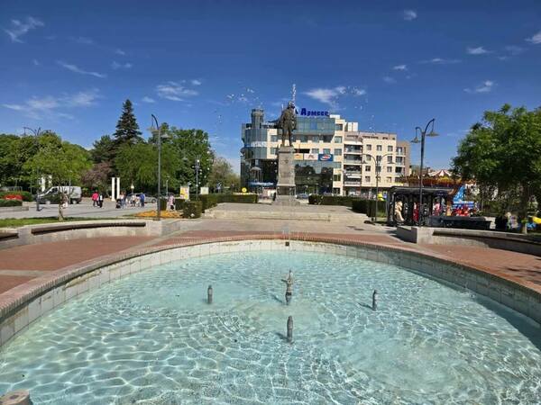 Остава сльнчево и горещо в петьк