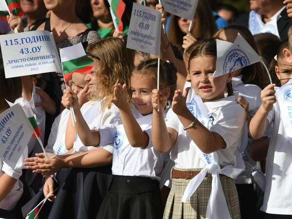 Четири училища от област Силистра, наскоро оборудвани с библиотеки по национална програма