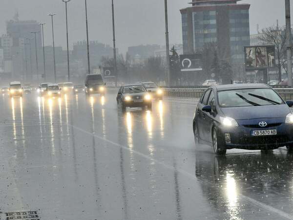 Дъждовен край на работната седмица