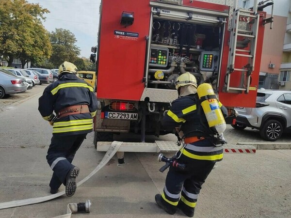 Огнеборци демонстрираха реакция при пожар в хотел