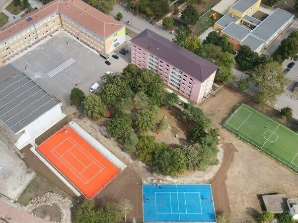 Училище с обновена спортна база