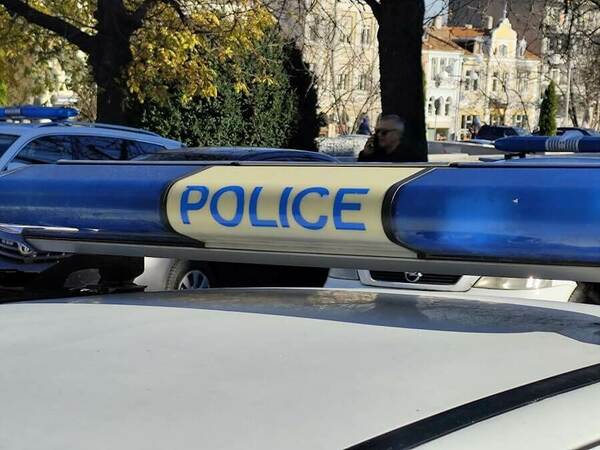 Задържаха дилъри на дрога