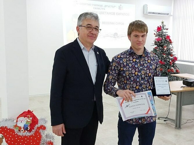 Плувец е спортист на годината на СУ „Дръстър“