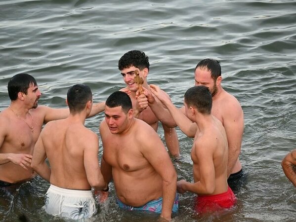 Тийнейджър спаси кръста в Тутракан