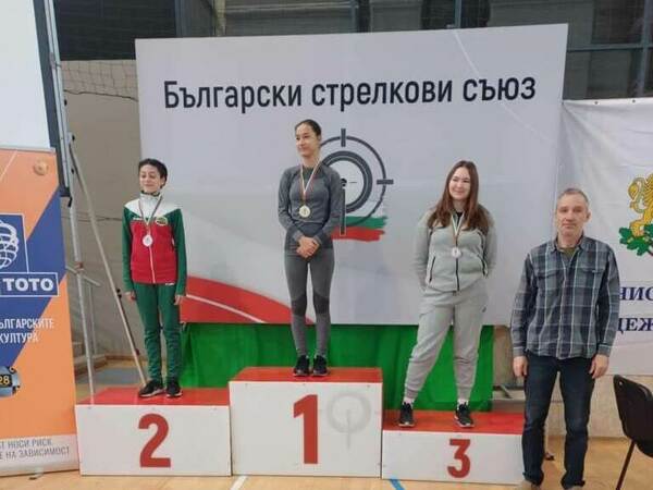 Златни медали за млади стрелци