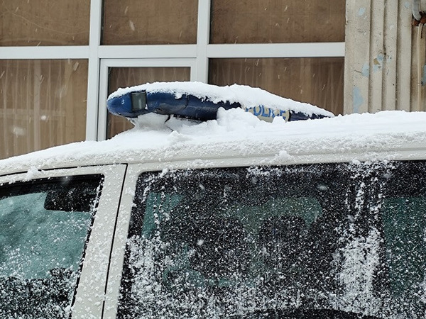 Двама водачи със счупвания след катастрофа