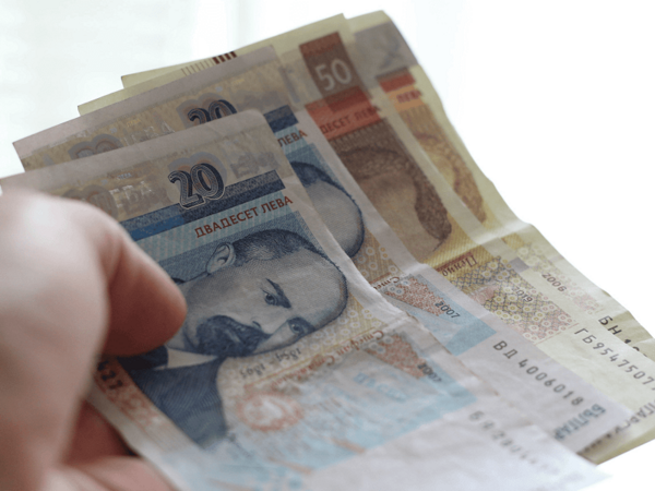 Мъж си забрави парите в банкомат, върнаха му ги