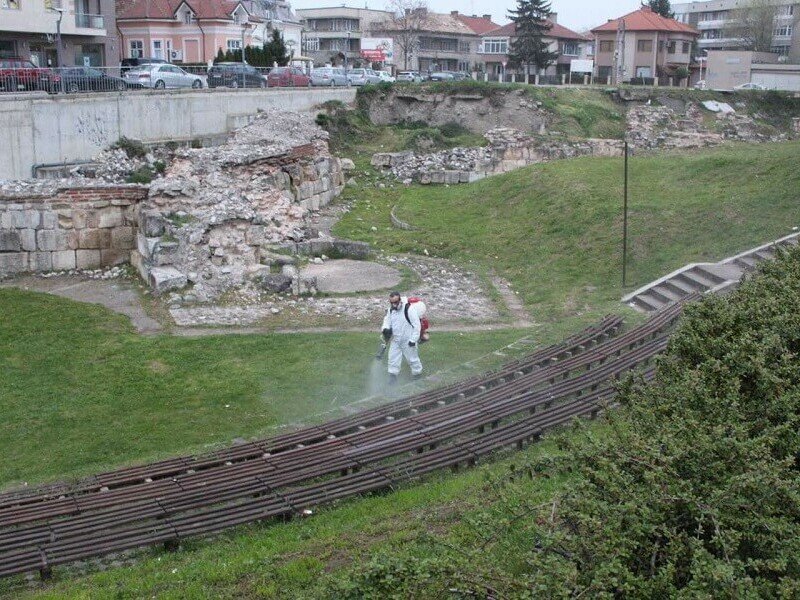 Пръскат против кърлежи и бълхи