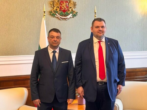 И кметът на Силистра премина в редиците на Пеевски