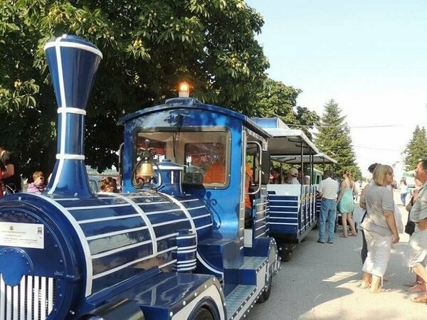 Игри, базар и атракционно влакче в Тутракан