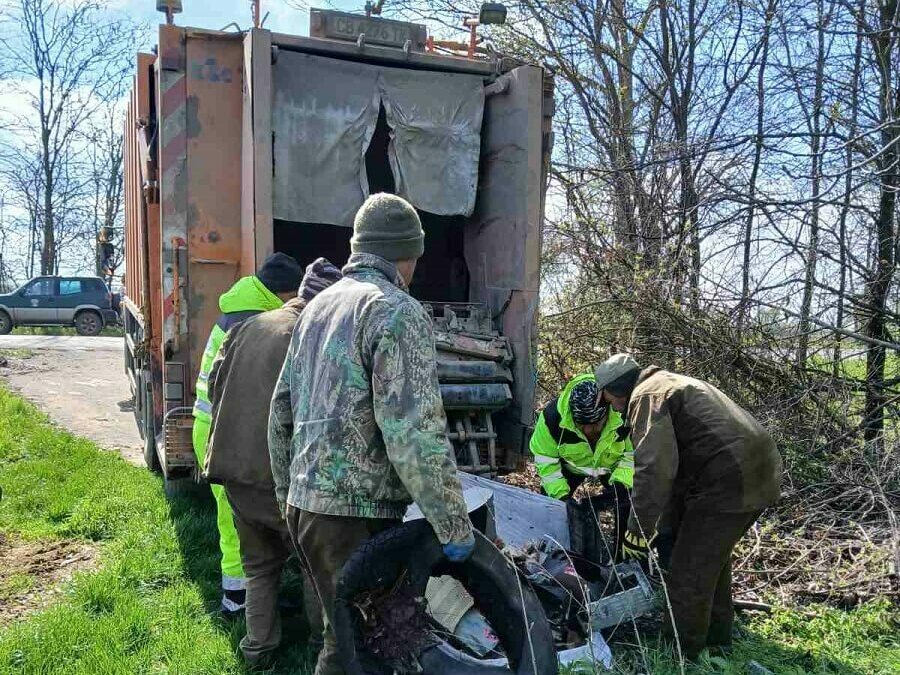 Почистване и открит урок за Седмицата на гората