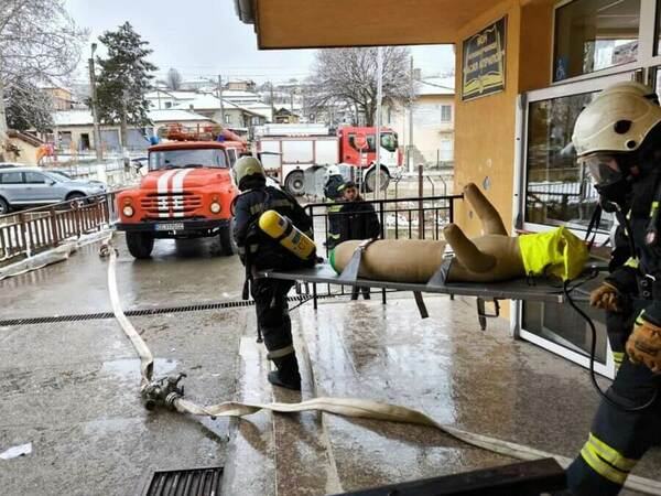 Симулация на пожар в училището в Голеш