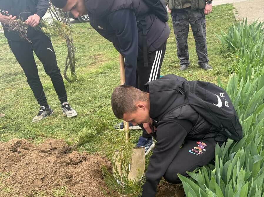 Ученици станаха лесовъди за един ден