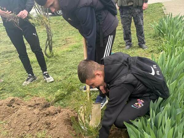 Ученици станаха лесовъди за един ден