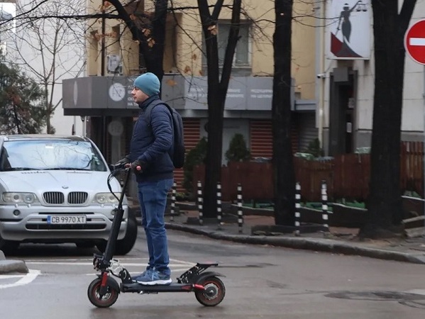 Засилват контрола над тротинетките