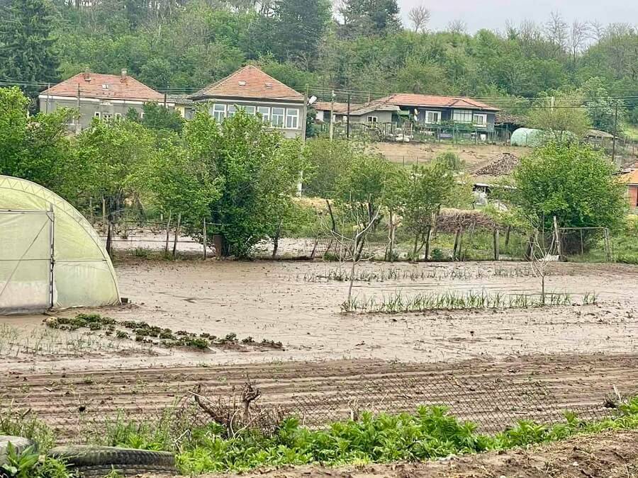 Разчистват улиците в Смилец