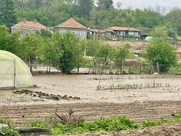 Разчистват улиците в Смилец