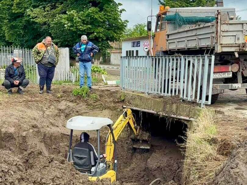 Разчистват след поройните дъждове