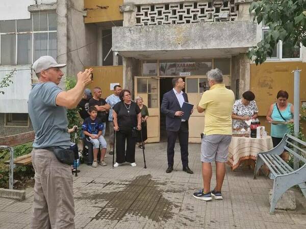 Санират блок с 60 апартамента