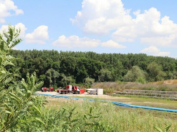 Продължава препомпването на вода към езерото Сребърна