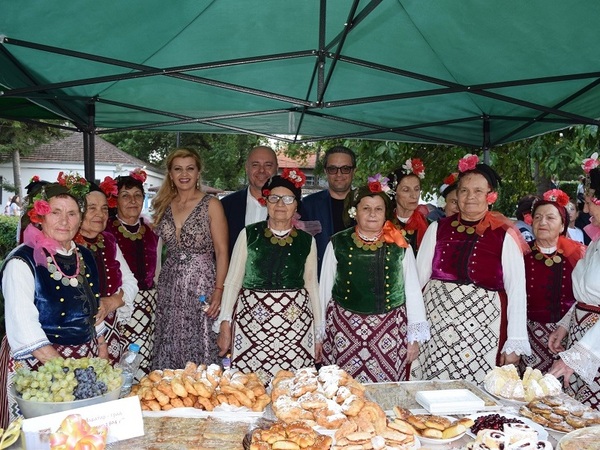 Алфатар празнува