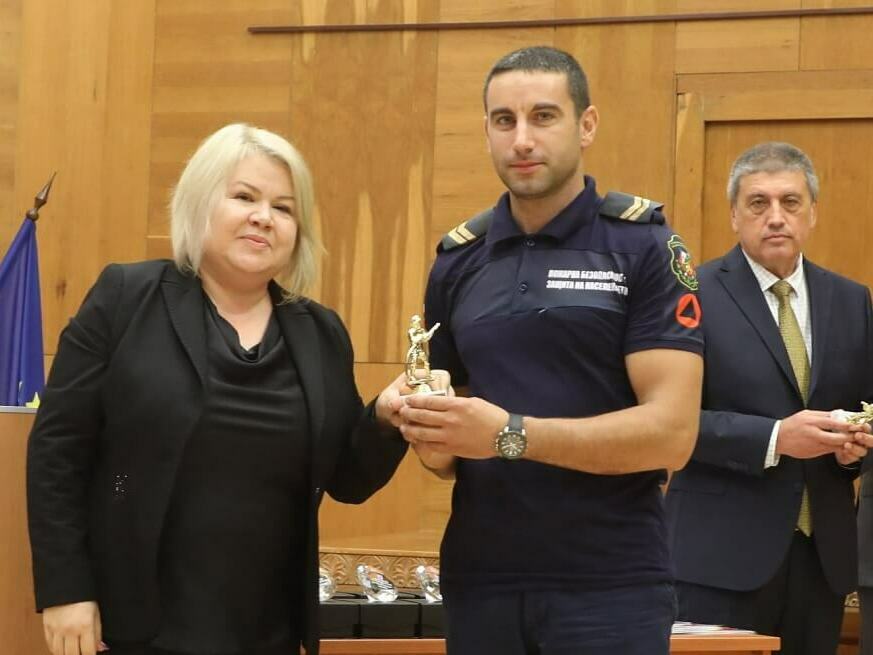 Признание за пожарникари и доброволци