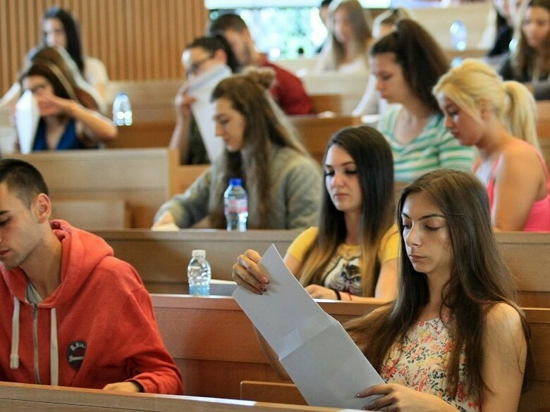 По-високи стипендии за студенти и докторанти