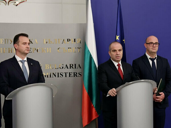 Всяка жп гара с електрическа зарядна станция