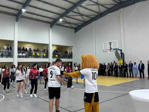 Гимназия с нов физкултурен салон