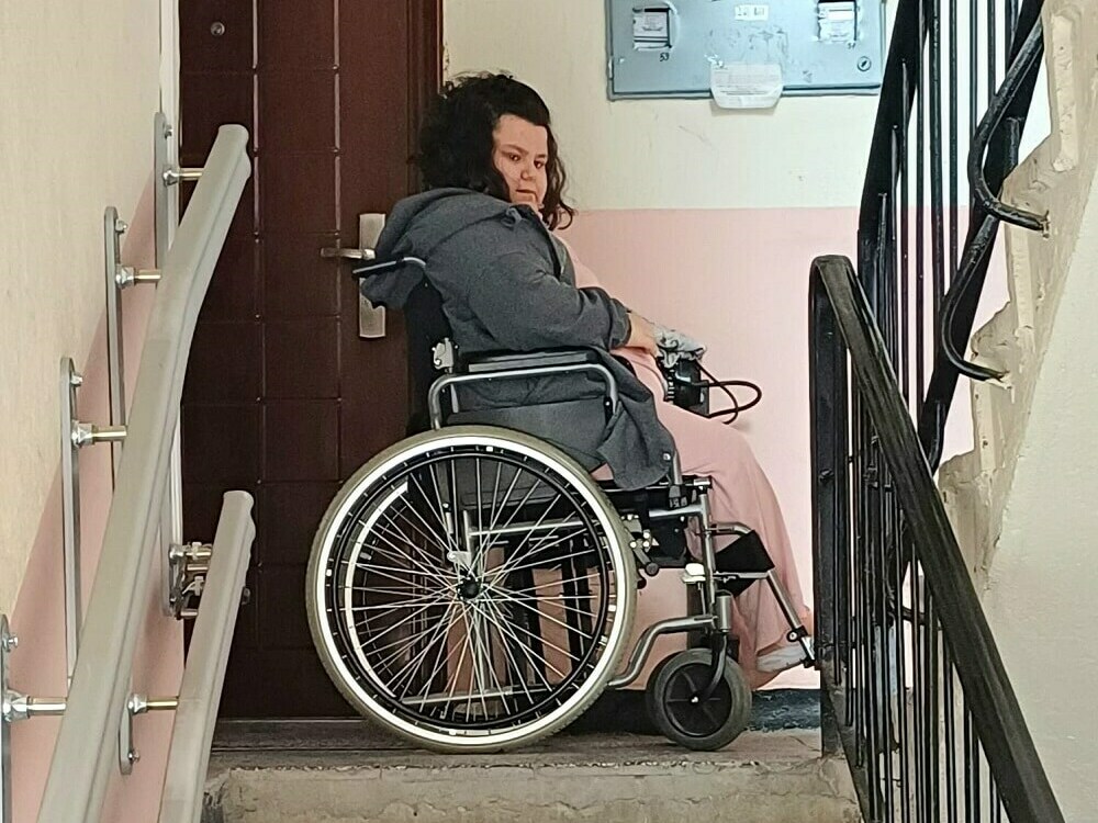 Млада жена вече има достъп до външния свят