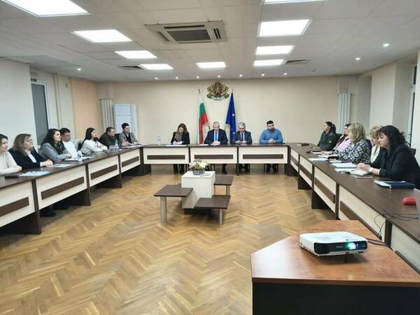 Обучение по четири нови професии от есента