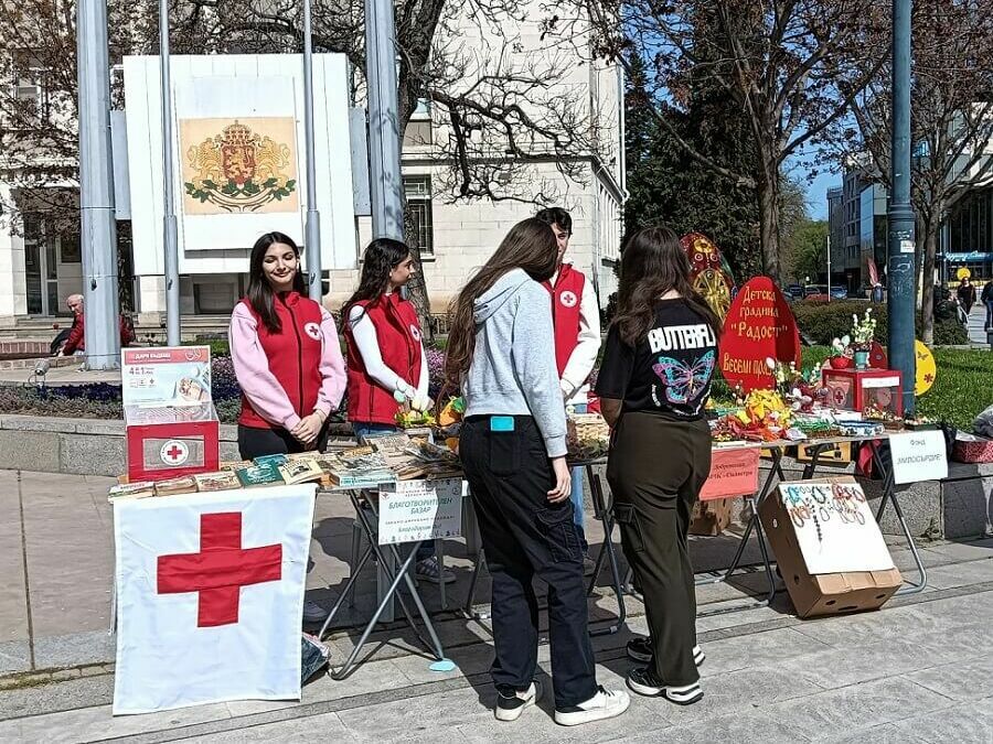 Младежи от Силистра с благотворителен базар