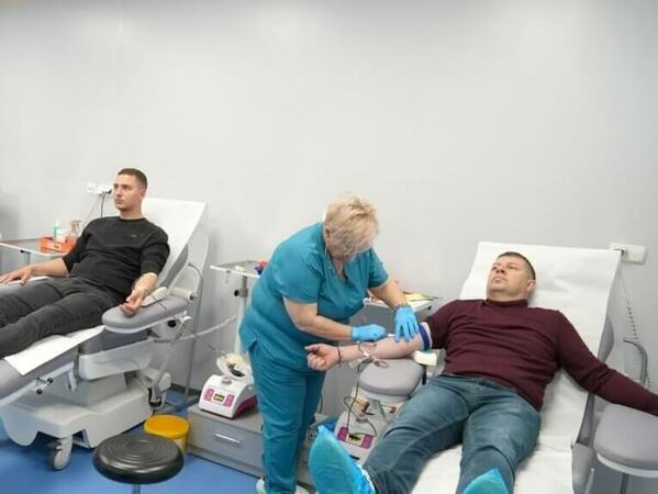 Търсят кръв за жената, запалена от приятеля си