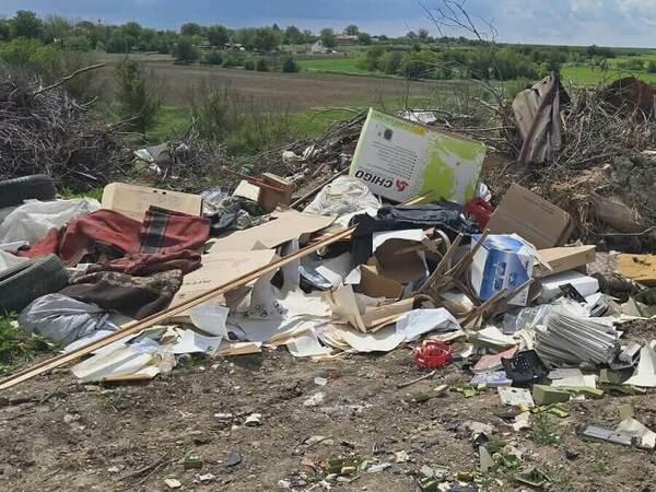 Двама кметове с актове заради замърсени терени