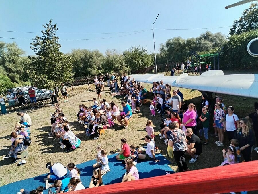 Образователен спектакъл на сцена „Самолета“