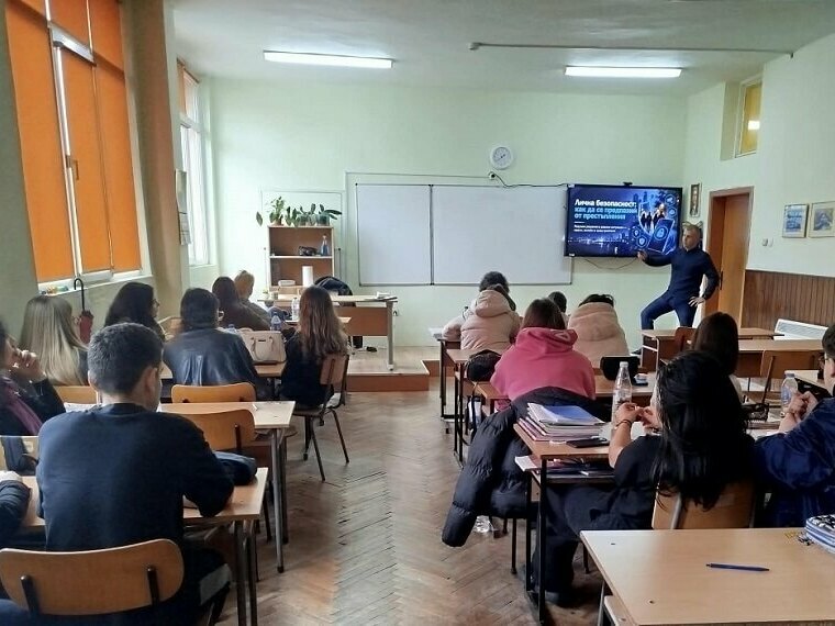 Учат младите как да не стават жертви на престъпления