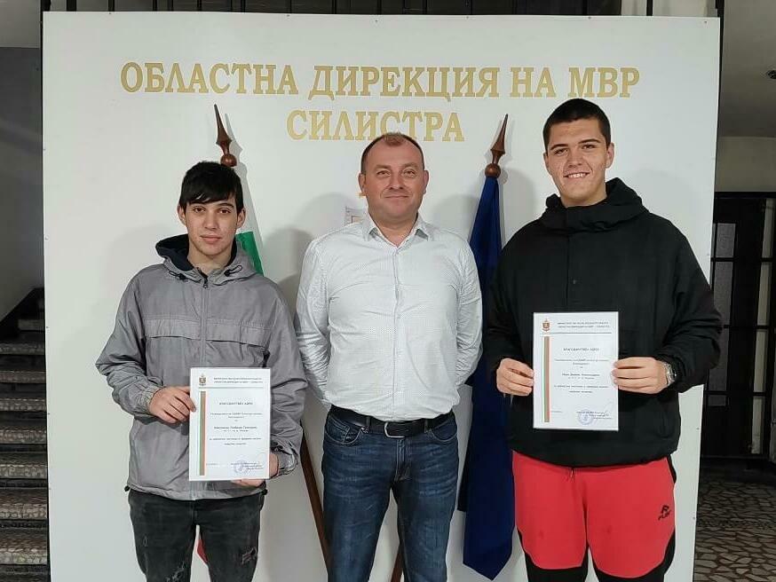 Признание за младежи, помогнали на възрастна жена