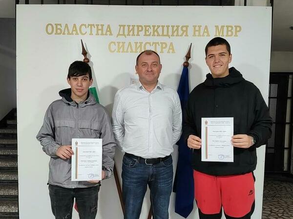 Признание за младежи, помогнали на възрастна жена